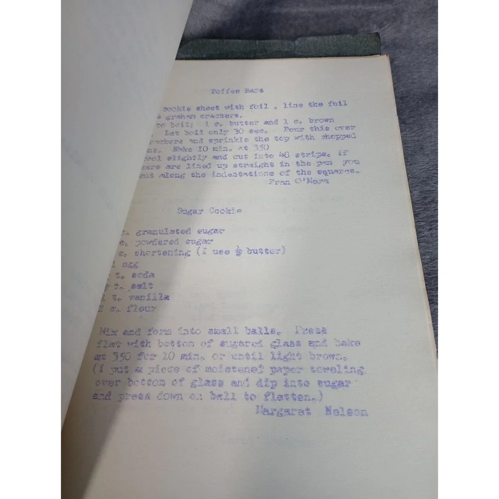 Milwaukee Newcomer's Club Cookbook Hand Typed 1970 Booklet Local Recipe‎ Book